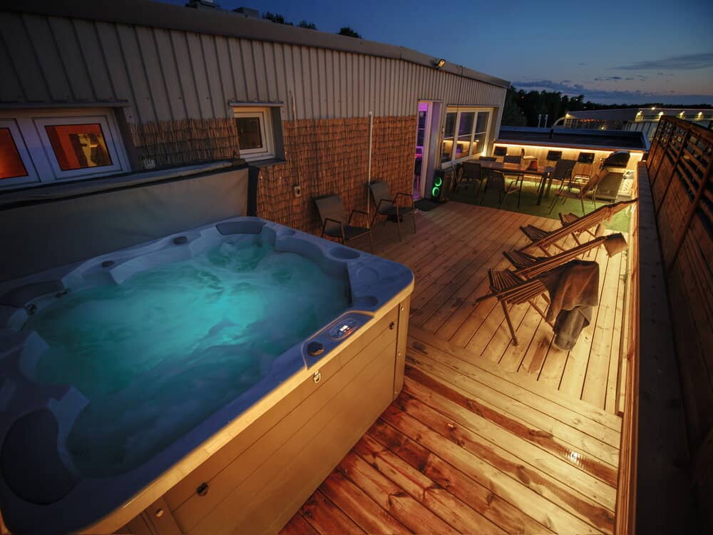 uarc-events-sauna-rooftop-tattis-vwrjn